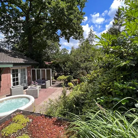 Great Holidayhouse With Private Outdoor Jacuzzi On Dutch Veluwe Recommended בקתה